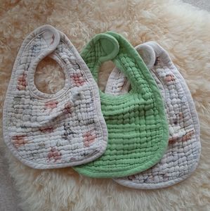 ❌SOLD❌Muslin Bib Set
